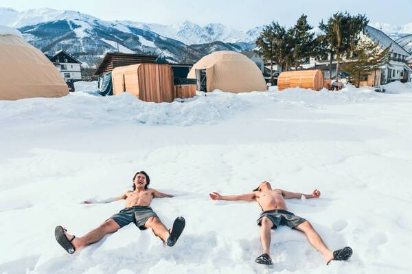 サウナの後に、雪にダイブして"ととのう"！？【長野県白馬村 初！】プライベートサウナ付きグランピング施設「From P」 プレオープン実施中！正式オープン2022年3月1日(火)