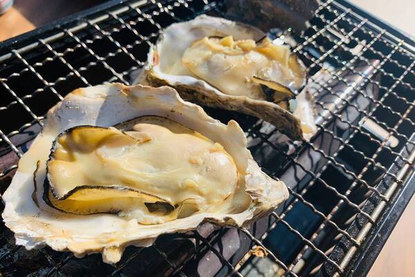 浦サワラの藁焼き＆牡蠣食べ放題の特別価格＆特製味噌スープの無料振る舞い〜明石・大蔵海岸の「ZAZAZA」で2月23日に一日限りのイベント開催！