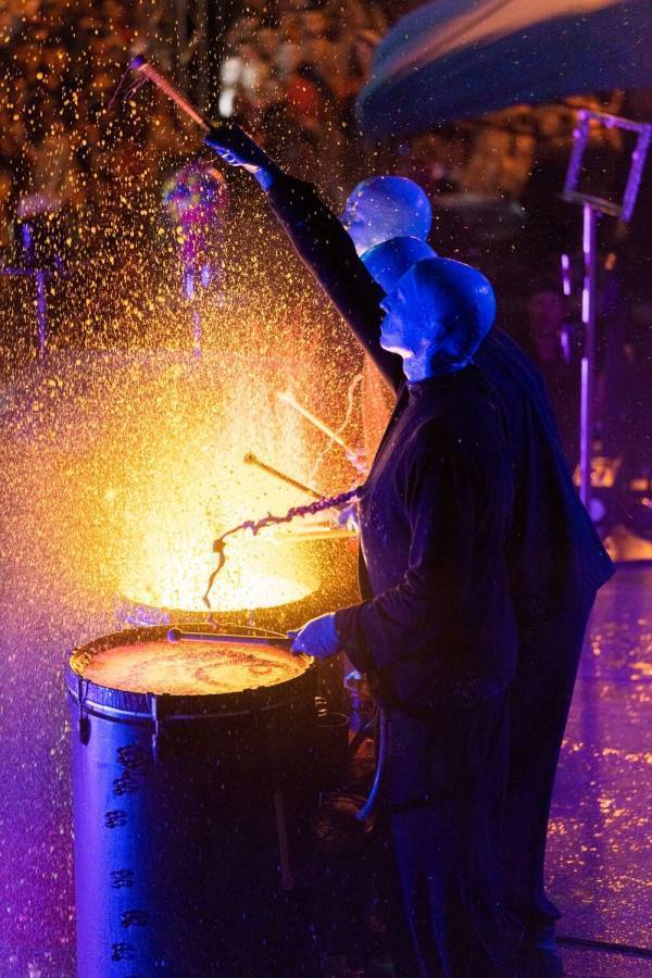 ブルーマングループ新宿公演限定公演のS席にグループ割引導入。複数枚購入で最大12,000円割引。