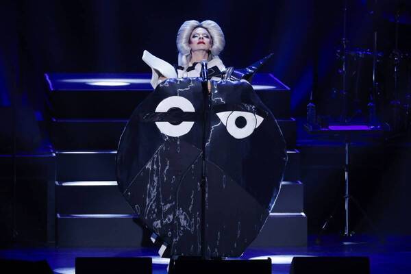 ジョン・キャメロン・ミッチェル『ミッドナイト・レディオ ザ・ヒストリー・オブ・ヘドウィグ』開幕！！