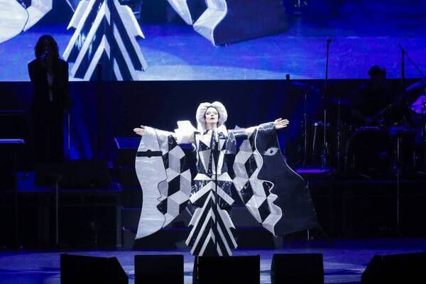 ジョン・キャメロン・ミッチェル『ミッドナイト・レディオ ザ・ヒストリー・オブ・ヘドウィグ』開幕！！