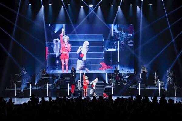 ジョン・キャメロン・ミッチェル『ミッドナイト・レディオ ザ・ヒストリー・オブ・ヘドウィグ』開幕！！