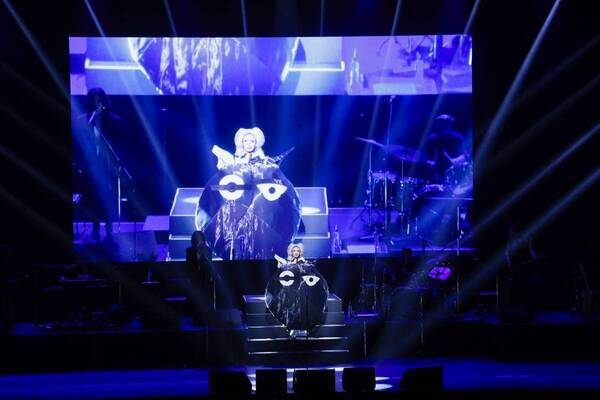 ジョン・キャメロン・ミッチェル『ミッドナイト・レディオ ザ・ヒストリー・オブ・ヘドウィグ』開幕！！