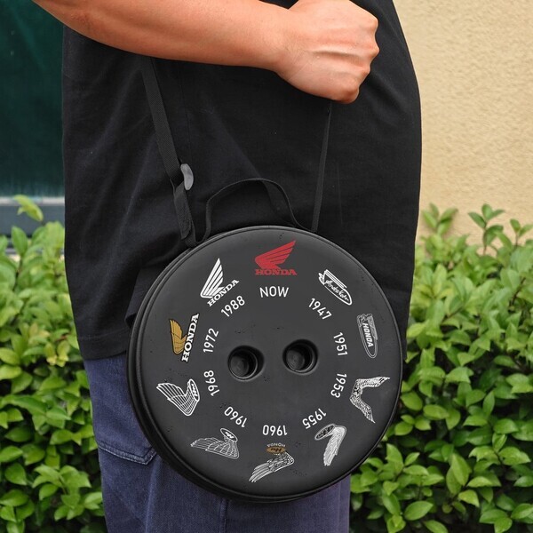 ●生産数1000個限定●歴代 Honda ウイングマークの折り畳みスツール、予約開始！