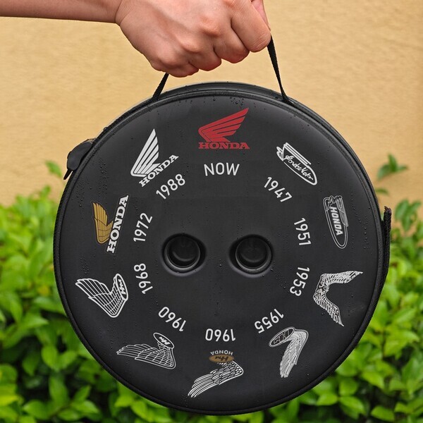 ●生産数1000個限定●歴代 Honda ウイングマークの折り畳みスツール、予約開始！