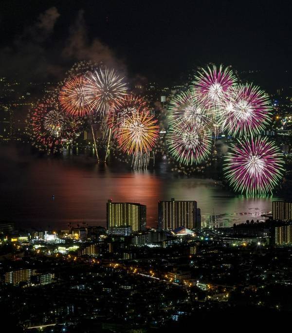 8/8「びわ湖大花火大会2025」開催日は時間を延長して営業を行います。 8/2.10.16はナイターイベント「ジャルダン・デ・ルミエール ～光の庭園～」を開催します。