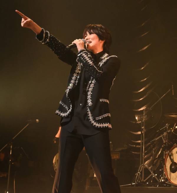 夜公演を8月に、昼公演を9月にお届け！七海ひろき『One-man LIVE773“Crystal”』8月・9月テレビ初放送！CS衛星劇場