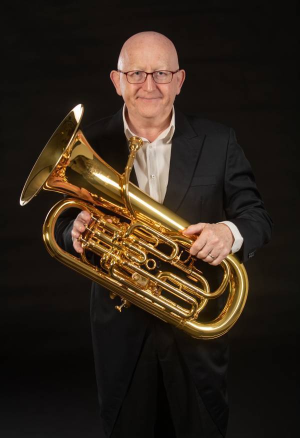 ダグラス・ボストック首席客演指揮者就任記念演奏会のプログラム全曲発表！ゲストにユーフォニアム奏者のスティーヴン・ミード氏をお迎えします。Osaka Shion Wind Orchestra「第160回定期演奏会」