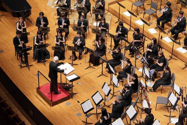 ダグラス・ボストック首席客演指揮者就任記念演奏会のプログラム全曲発表！ゲストにユーフォニアム奏者のスティーヴン・ミード氏をお迎えします。Osaka Shion Wind Orchestra「第160回定期演奏会」