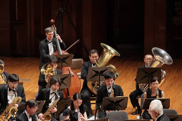 ダグラス・ボストック首席客演指揮者就任記念演奏会のプログラム全曲発表！ゲストにユーフォニアム奏者のスティーヴン・ミード氏をお迎えします。Osaka Shion Wind Orchestra「第160回定期演奏会」