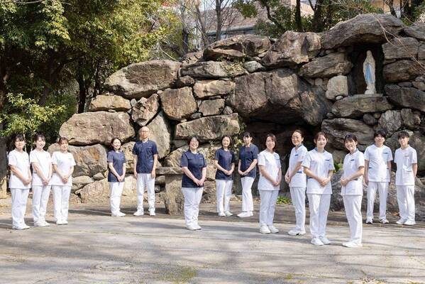 聖マリア病院 看護部のユニフォームをリニューアル：メディカルアパレルブランド「クラシコ」