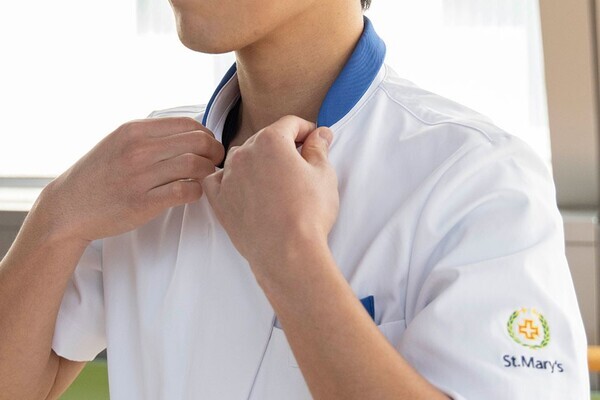 聖マリア病院 看護部のユニフォームをリニューアル：メディカルアパレルブランド「クラシコ」