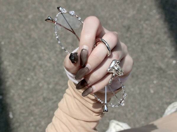 アクセサリーブランド   Soierie<ソワリー＞ 25 A/W Collectionより一部先行発売 「Distort series」