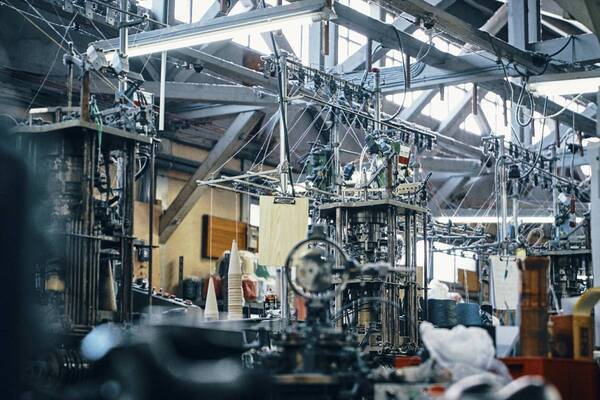 和紙のシャリ感と差し色で、夏から秋へ｜SOUKIの人気ローゲージソックスに新色登場（8月8日発売）