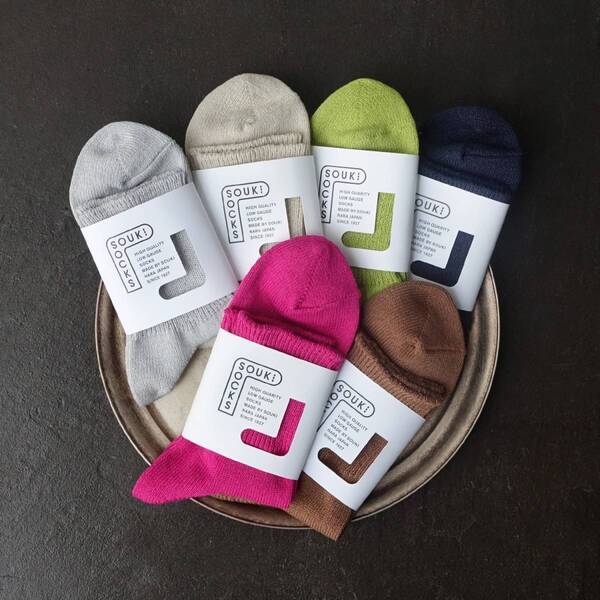 和紙のシャリ感と差し色で、夏から秋へ｜SOUKIの人気ローゲージソックスに新色登場（8月8日発売）