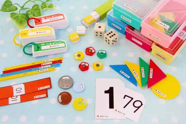 《保育園・幼稚園・小学校の入園入学準備に》お名前シールに人気イラストがカラーになって新登場！文字の読めないお子さまから、小学生でも使いやすいおしゃれなデザインまで揃いました。