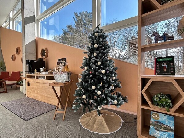 群馬・草津温泉のホテルに“食べられるバレンタインツリー”が今年も登場！ 女子旅や卒業旅行にもおすすめ｜2025年2月1日～3月15日