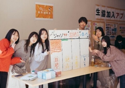 近畿大学経営学部布施ゼミと岩塚製菓が共同開発　"近大生しらべ"の「味しらべ　関西風だし味」全国販売へ