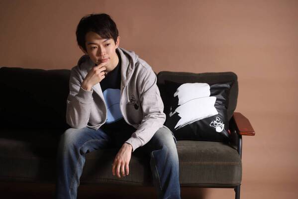 【佐藤智広】夜空を舞う光の旋律――“夢”と“記憶”を紡ぐ新曲『月光』ついに解禁！７月２０日リリース！！！