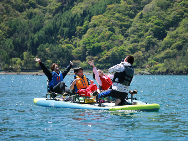 海から見上げる感動の瞬間！35年ぶりのブルーインパルス展示飛行を大阪北港マリーナで観覧しよう！