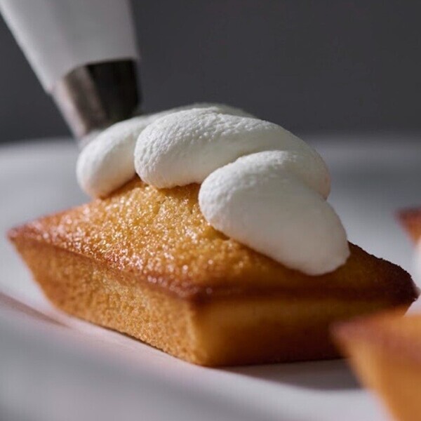 “サクッ、ふわっ、じゅわ”美味しい食感が楽しめる フィナンシェなど 焼きたてスイーツ専門店「KINOTOYA BAKE 丸井今井店」NEW OPEN