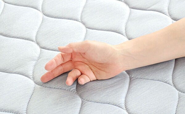 猛暑を乗り切る！接触冷感ラグ「Ryo（リョウ）」が人気急上昇！