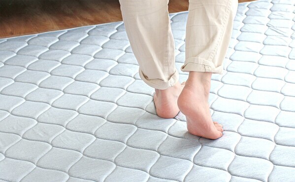 猛暑を乗り切る！接触冷感ラグ「Ryo（リョウ）」が人気急上昇！