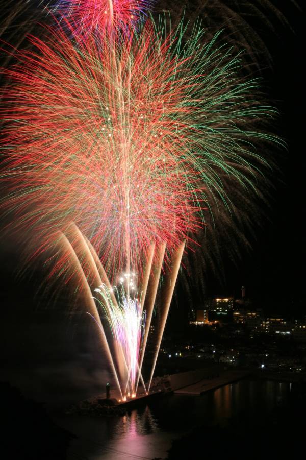 【東伊豆町】海水浴場・花火大会　夏のイベント情報
