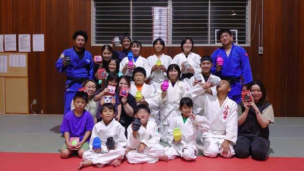 スポーツを楽しむ子供たちの熱中症防止の取り組みとして折りたたみボトル「PocketBottle」を学校やスポーツ団体に寄贈