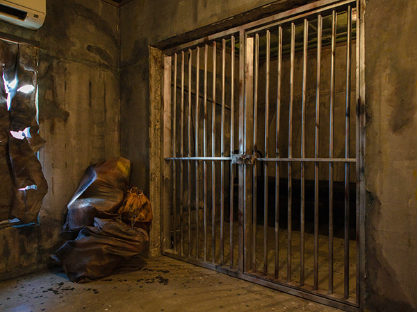 【完成】プラネアール西池袋Bスタジオ3F廃墟に取り外しができる格子を設置