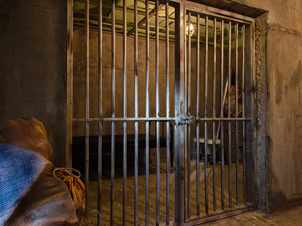 【完成】プラネアール西池袋Bスタジオ3F廃墟に取り外しができる格子を設置