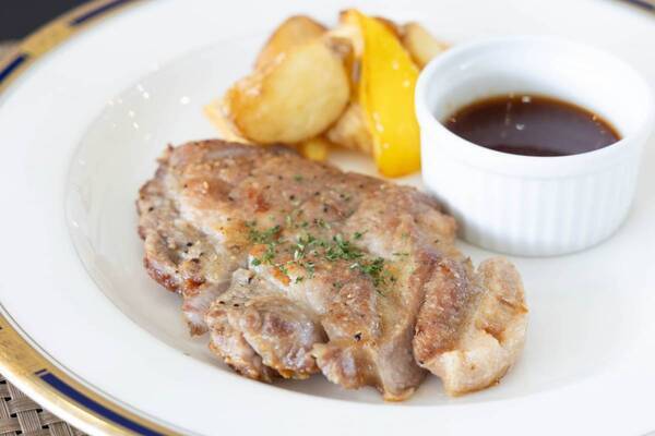 国産穀類100％飼料の安心安全な豚肉の魅力を発信～ホテルの料理長が生産者を訪ねる「一の坊ソト活（TM)」第20回開催～