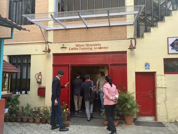 宿泊業界の人手不足問題を解決へ　ホテル運営を担う株式会社リロバケーションズが ネパールのホテル専門学校および人財支援会社と業務提携