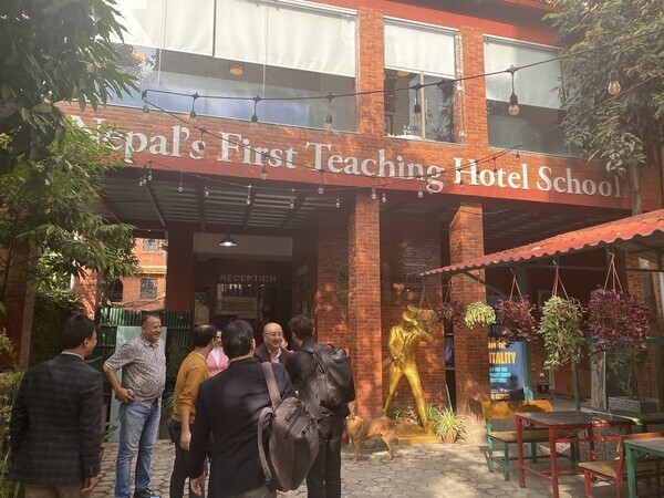 宿泊業界の人手不足問題を解決へ　ホテル運営を担う株式会社リロバケーションズが ネパールのホテル専門学校および人財支援会社と業務提携