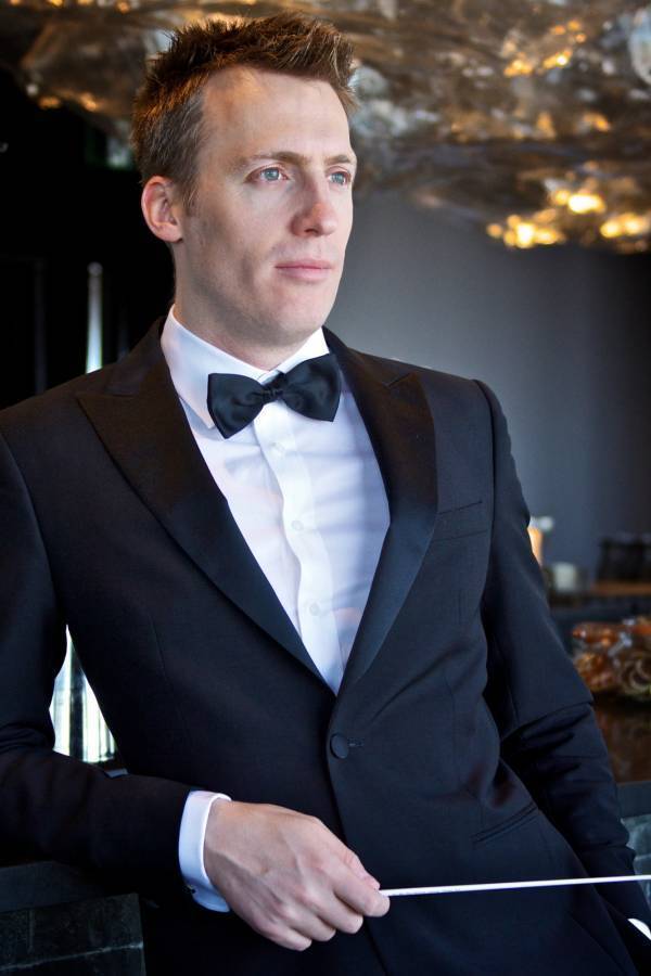 映画公開40周年記念！ 　タイムトラベル映画の金字塔『バック・トゥ・ザ・フューチャー』が、 大スクリーン＆フルオーケストラの生演奏でよみがえる！　『バック・トゥ・ザ・フューチャー』inコンサート2025  東京、大阪で開催決定！ 　7月5日(土) 10時より、東京公演チケット先行販売開始！