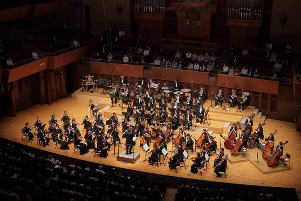 映画公開40周年記念！ 　タイムトラベル映画の金字塔『バック・トゥ・ザ・フューチャー』が、 大スクリーン＆フルオーケストラの生演奏でよみがえる！　『バック・トゥ・ザ・フューチャー』inコンサート2025  東京、大阪で開催決定！ 　7月5日(土) 10時より、東京公演チケット先行販売開始！