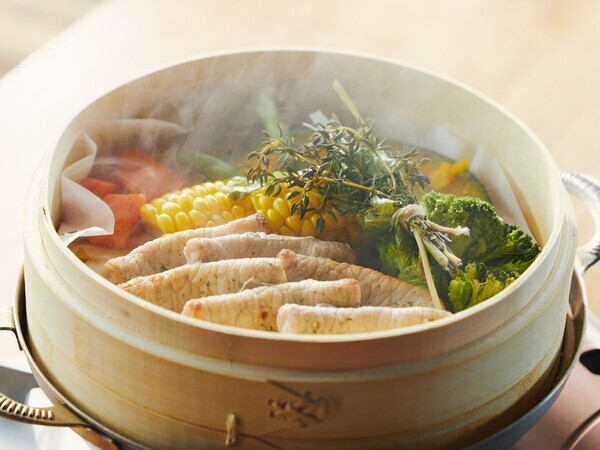 箱根仙石原の癒し宿にて【薬膳鍋・ハーブ蒸し】お食事プラン販売開始　自然の力でパワーチャージ｜2025年9月12日宿泊分より