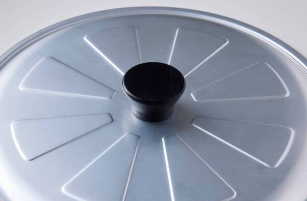 オレンジぺージ「うまくいくふた」7/18発売 植松良枝とのコラボで料理が“うまくいく”オリジナルふた開発