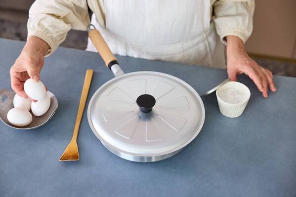 オレンジぺージ「うまくいくふた」7/18発売 植松良枝とのコラボで料理が“うまくいく”オリジナルふた開発