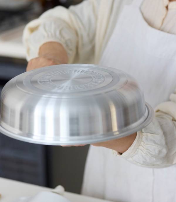 オレンジぺージ「うまくいくふた」7/18発売 植松良枝とのコラボで料理が“うまくいく”オリジナルふた開発