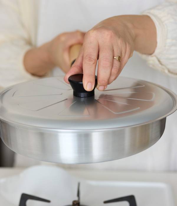 オレンジぺージ「うまくいくふた」7/18発売 植松良枝とのコラボで料理が“うまくいく”オリジナルふた開発