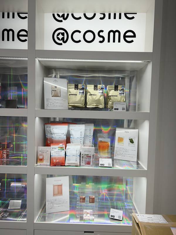 3/1〜3/31 JR原宿駅にビックボード登場！！