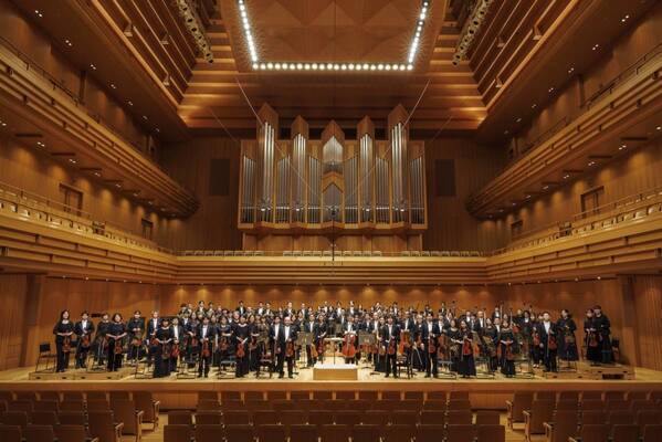 エバン・コール/Evan Call Orchestra Concert 〜 音楽と旅の現在地 メインビジュアルとセットリスト公開！　アニメ『葬送のフリーレン』、NHK大河ドラマ『鎌倉殿の13人』、 アニメ『ヴァイオレット・エヴァーガーデン』—— 数々の名作アニメ・ドラマの音楽を手がけてきた作曲家、Evan Call（エバン・コール）によるオーケストラコンサートが初開催！