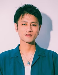 2023年公開のコメディ映画『ゆりに首ったけ』 舞台版が上演決定　恋するおっさんたちの滑稽な会話劇