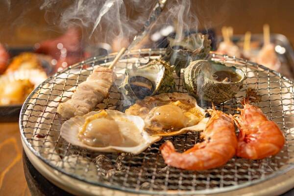 地元姉妹と温泉旅館が手がける本格にぎり寿司店が夕日ヶ浦に誕生！「時季を彩る 佳松苑」料理長監修店