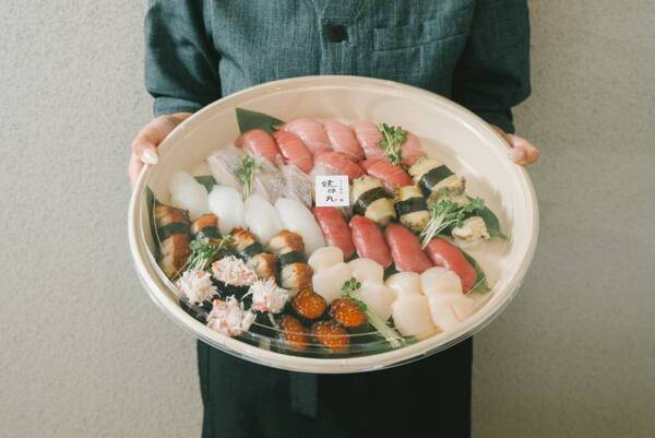 地元姉妹と温泉旅館が手がける本格にぎり寿司店が夕日ヶ浦に誕生！「時季を彩る 佳松苑」料理長監修店