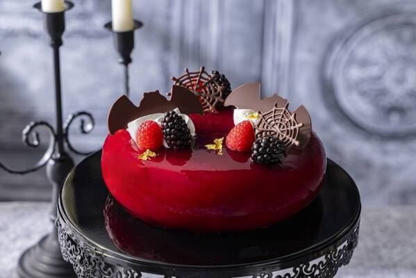 重ねると色が変わるクッキーやビーツを使った漆黒のドリアなど全35種 ハロウィーンスイーツビュッフェ「Magical Party～秘密の謎解きスイーツ～」9月6日（土）から開催