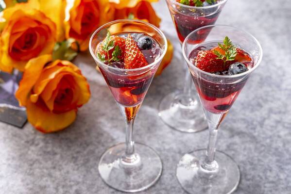 重ねると色が変わるクッキーやビーツを使った漆黒のドリアなど全35種 ハロウィーンスイーツビュッフェ「Magical Party～秘密の謎解きスイーツ～」9月6日（土）から開催