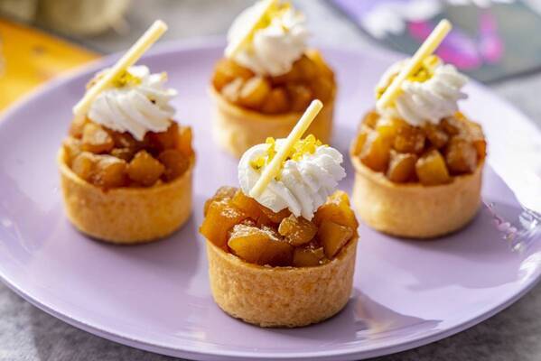 重ねると色が変わるクッキーやビーツを使った漆黒のドリアなど全35種 ハロウィーンスイーツビュッフェ「Magical Party～秘密の謎解きスイーツ～」9月6日（土）から開催