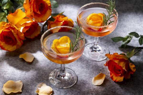 重ねると色が変わるクッキーやビーツを使った漆黒のドリアなど全35種 ハロウィーンスイーツビュッフェ「Magical Party～秘密の謎解きスイーツ～」9月6日（土）から開催